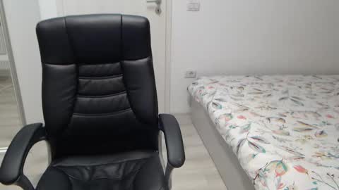 Snapshot of blue_eyes96 chatting on 11.03.25 Juliet online show from 11.03.25