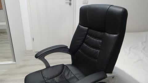 Snapshot of blue_eyes96 chatting on 12.13.25 Juliet online show from 12.13.25