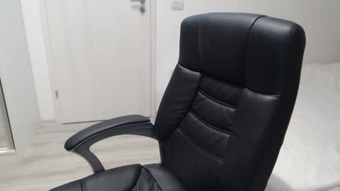 Snapshot of blue_eyes96 chatting on 12.18.25 Juliet online show from 12.18.25