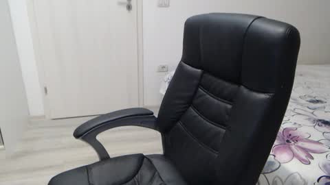 Snapshot of blue_eyes96 chatting on 01.13.26 Juliet online show from 01.13.26