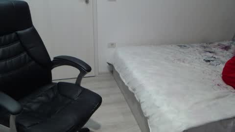 Snapshot of blue_eyes96 chatting on 02.06.26 Juliet online show from 02.06.26