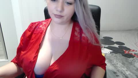 Snapshot of blue_eyes96 chatting on 02.15.26 Juliet online show from 02.15.26