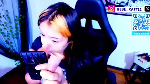 Snapshot of blue_katt chatting on 08.04.26 blue katt online show from 08.04.26