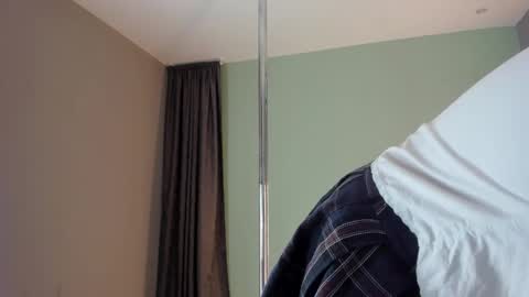 blue_sixx online show from 10.02.25