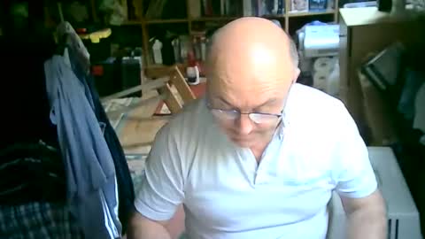 Snapshot of bluebox65 chatting on 10.18.25 bluebox65 online show from 10.18.25