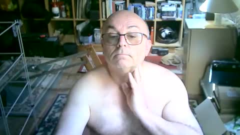 Snapshot of bluebox65 chatting on 04.18.26 bluebox65 online show from 04.18.26