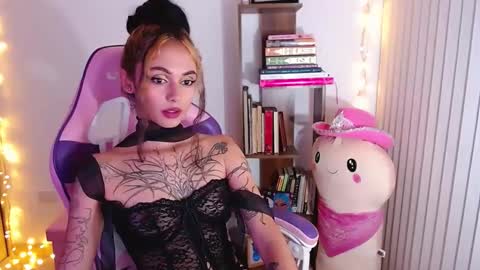 Im Abril .. Nice to meet you  thumb up me please its important  INDEPENDENT MODEL online show from 09.17.25