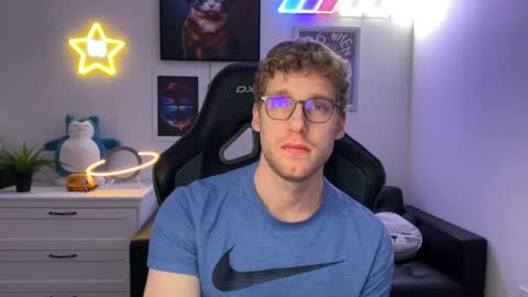 Snapshot of blueeyedtallguy chatting on 12.03.24 blueeyedtallguy online show from 12.03.24