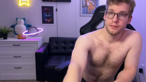 Snapshot of blueeyedtallguy chatting on 12.05.24 blueeyedtallguy online show from 12.05.24