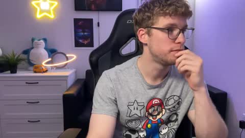 Snapshot of blueeyedtallguy chatting on 12.06.24 blueeyedtallguy online show from 12.06.24