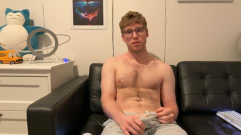 Snapshot of blueeyedtallguy chatting on 12.11.24 blueeyedtallguy online show from 12.11.24