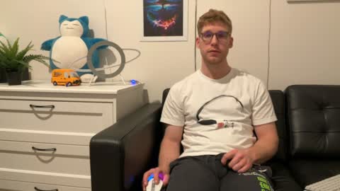 Snapshot of blueeyedtallguy chatting on 12.15.24 blueeyedtallguy online show from 12.15.24