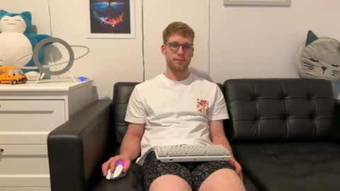 Snapshot of blueeyedtallguy chatting on 12.17.24 blueeyedtallguy online show from 12.17.24