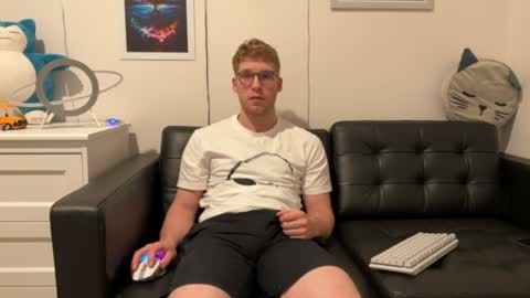 Snapshot of blueeyedtallguy chatting on 12.19.24 blueeyedtallguy online show from 12.19.24