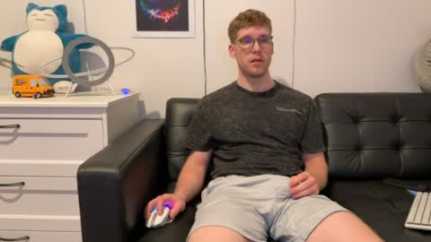 Snapshot of blueeyedtallguy chatting on 12.24.24 blueeyedtallguy online show from 12.24.24