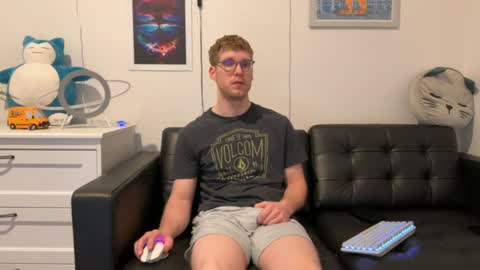 Snapshot of blueeyedtallguy chatting on 12.31.24 blueeyedtallguy online show from 12.31.24