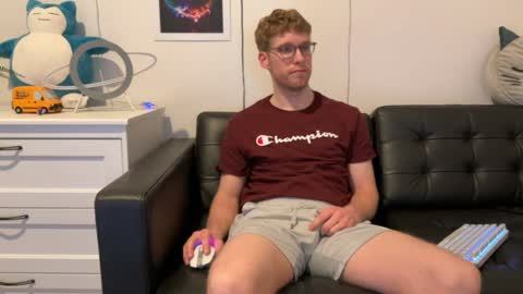 Snapshot of blueeyedtallguy chatting on 01.08.25 blueeyedtallguy online show from 01.08.25