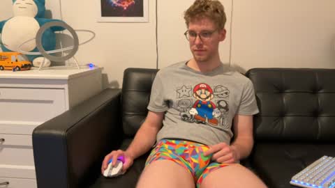 Snapshot of blueeyedtallguy chatting on 01.11.25 blueeyedtallguy online show from 01.11.25