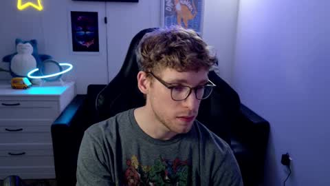 Snapshot of blueeyedtallguy chatting on 02.15.25 blueeyedtallguy online show from 02.15.25