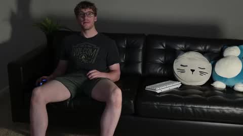 Snapshot of blueeyedtallguy chatting on 09.10.25 blueeyedtallguy online show from 09.10.25