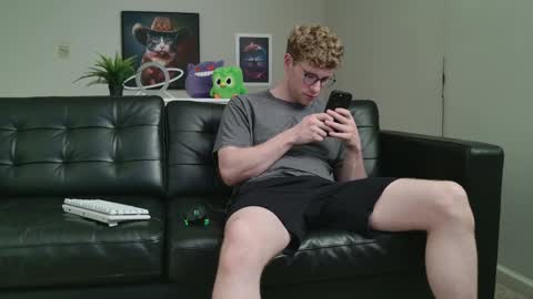 Snapshot of blueeyedtallguy chatting on 09.26.25 blueeyedtallguy online show from 09.26.25