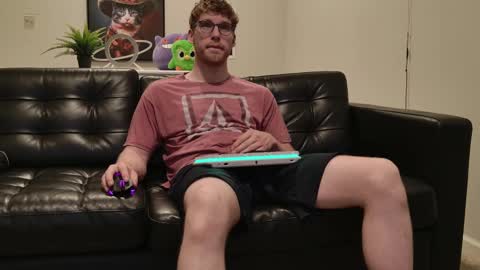 Snapshot of blueeyedtallguy chatting on 10.08.25 blueeyedtallguy online show from 10.08.25