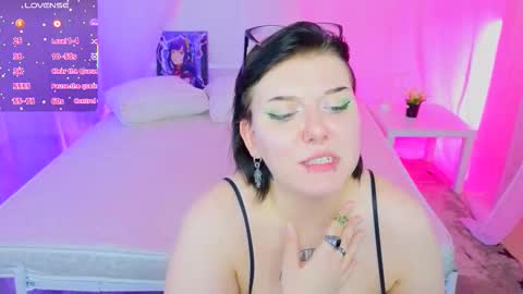 Hi my name is Lunaray online show from 11.09.25