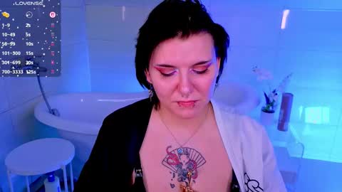 Hi my name is Lunaray online show from 11.22.25