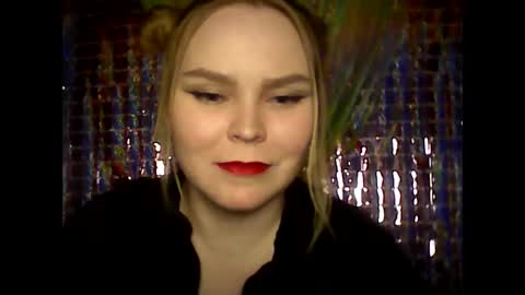 Snapshot of blushing_star chatting on 02.13.25 blushing_star online show from 02.13.25