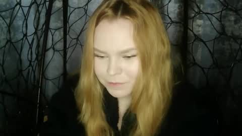 Snapshot of blushing_star chatting on 10.12.25 blushing_star online show from 10.12.25