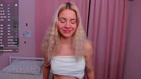 Snapshot of blushkitty chatting on 09.10.25 Chloe online show from 09.10.25