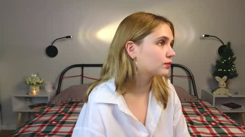 Snapshot of blytheaven chatting on 12.22.24 Erica online show from 12.22.24