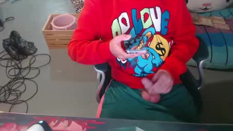 Snapshot of bobby12395 chatting on 10.11.25 Big dick energy online show from 10.11.25