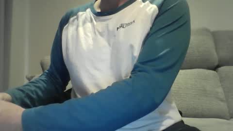 Snapshot of bobby_113 chatting on 10.21.25 bobby_113 online show from 10.21.25