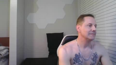 Snapshot of bobby_robert chatting on 02.01.25 bobby robert online show from 02.01.25