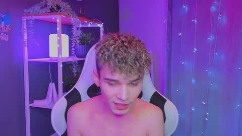 Snapshot of boicute chatting on 02.03.25 ALEXPVT IS OPEN online show from 02.03.25