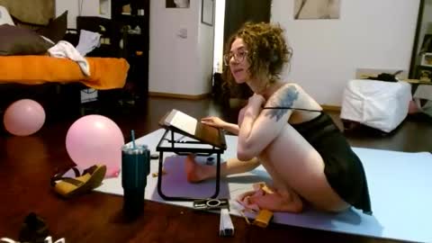 Snapshot of bombshellbaeby chatting on 04.21.26 BombshellBaeby online show from 04.21.26
