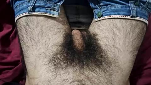 Snapshot of bomvemcam chatting on 04.23.26 Im Bom - Tip if You Liked my Hairy Body - Private Show is Open - Read more about me in the bio below online show from 04.23.26