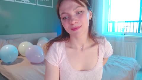 Snapshot of bonjourlabelle chatting on 09.11.25 Mary 3 live time content 18 online show from 09.11.25