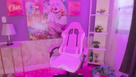 Snapshot of bonnie_benet chatting on 12.10.24 Bonnie online show from 12.10.24