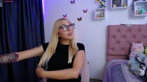 Snapshot of bonny_clyde_xx_ chatting on 05.08.26 Soffy Brooks Independent model online show from 05.08.26