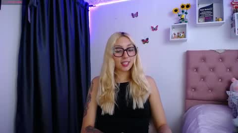 Snapshot of bonny_clyde_xx_ chatting on 05.12.26 Soffy Brooks Independent model online show from 05.12.26