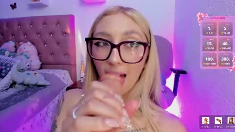 Snapshot of bonny_clyde_xx_ chatting on 06.11.26 Soffy Brooks Independent model online show from 06.11.26
