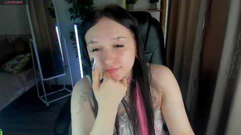 Snapshot of boobsshy chatting on 07.04.26 Emma online show from 07.04.26