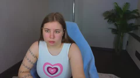 Snapshot of boobsyygirl chatting on 07.30.26 Emily online show from 07.30.26