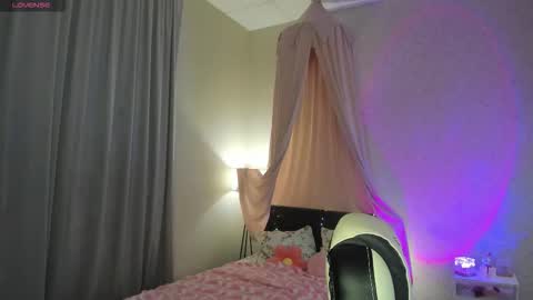 Snapshot of booozekirs_ chatting on 10.10.25 Milena online show from 10.10.25