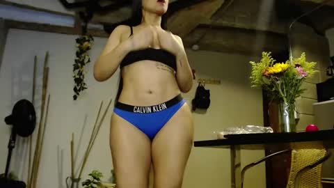 Snapshot of booty_bomb69 chatting on 10.03.25 MARIANA online show from 10.03.25