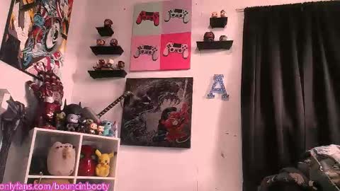 Snapshot of bouncinbooty chatting on 03.27.26 Pumpkin Butt online show from 03.27.26