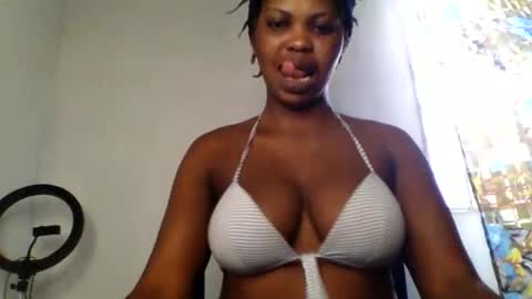 Snapshot of bouncingxxx_ass chatting on 10.13.25 mirabel online show from 10.13.25