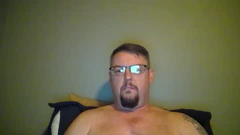 Snapshot of bowtieguy84 chatting on 04.28.26 bowtieguy84 online show from 04.28.26